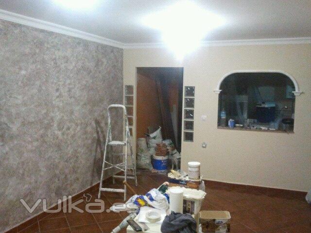 Reforma completa de una vivienda, incluida la pintura y el efecto