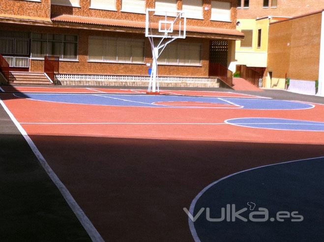 Pistas de padel, tenis, baloncesto, multideporte, etc. Varias calidades.