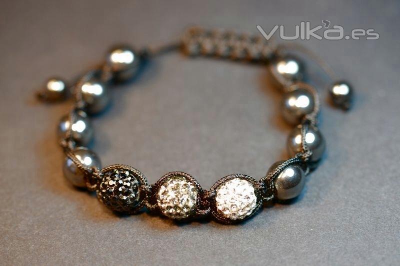 Pulsera con cristal swarovski 10,50 euros en www.uttu.es