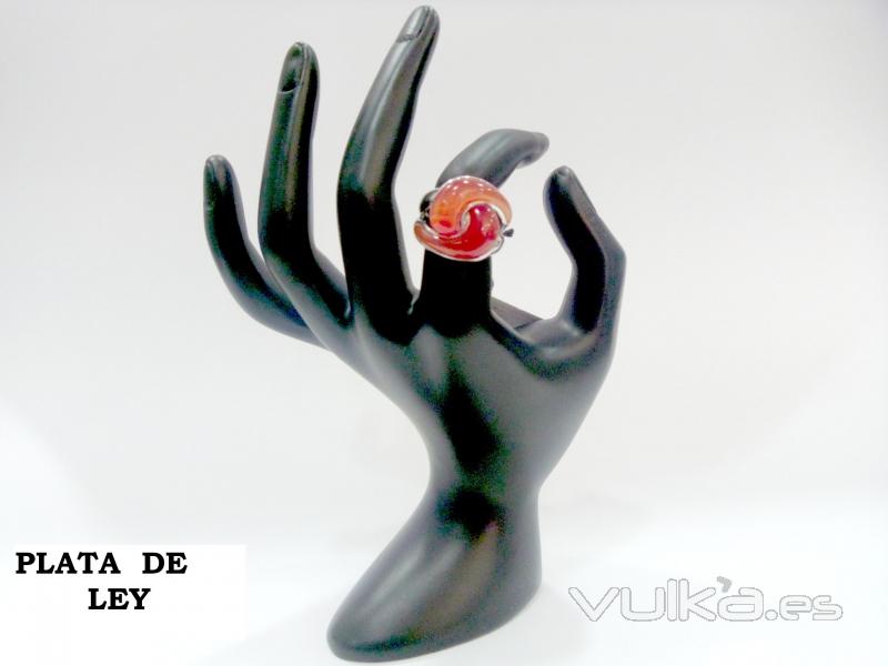 Anillo con forma de nudo en gata naranja 