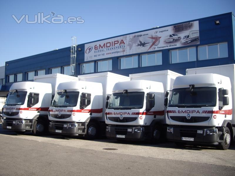 Contamos con una amplia flota de vehículos de distintas cargas y volúmenes