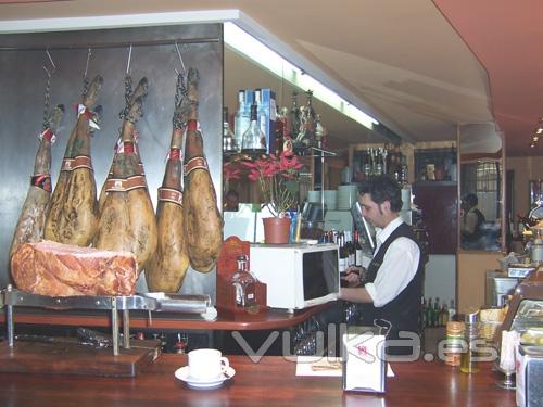 jamón y vino en Restaurante Don Bustos