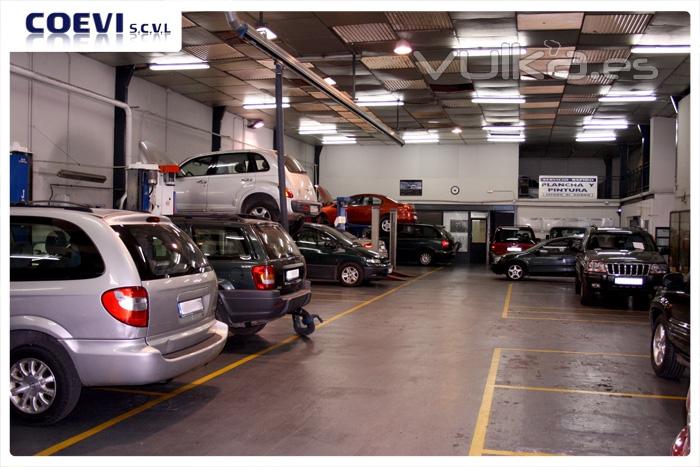 Interior taller oficial Chrysler, Jeep y Dodge