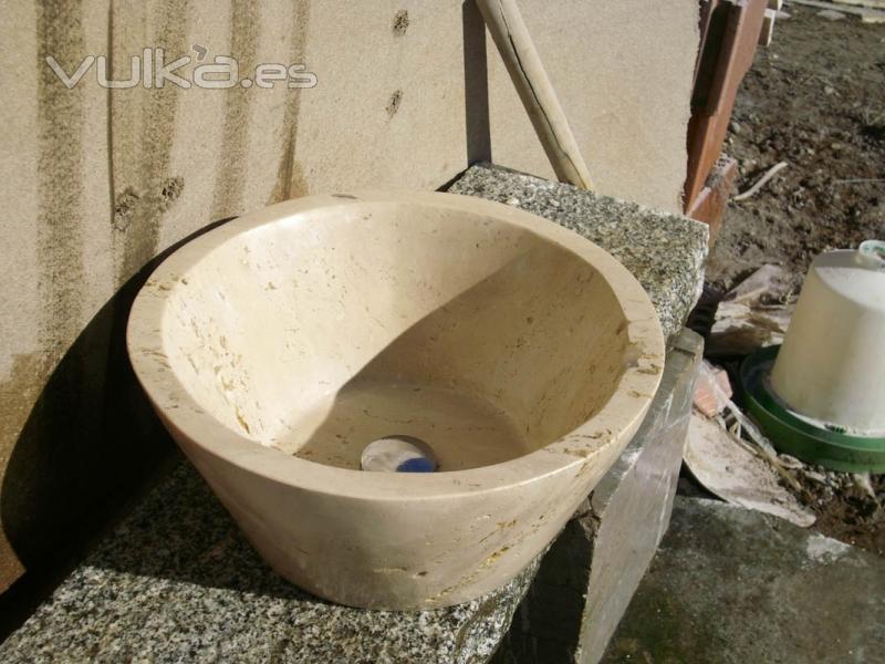 Lavabo de travertino tallado a mano