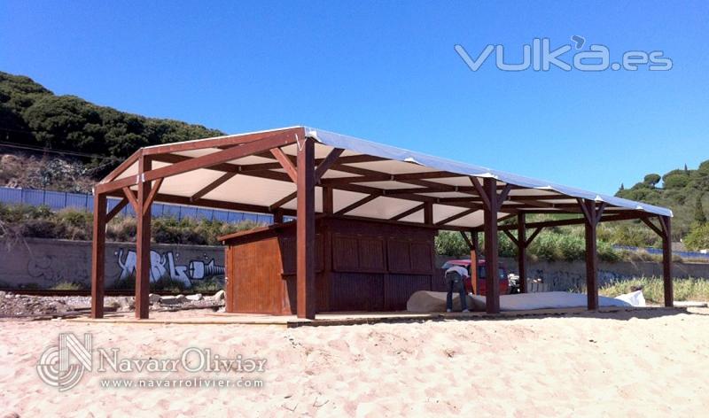 Chiringuito con pergola de sombraje en San Pol de Mar, Barcelona. Mayo 2012