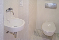 Reforma de baño pequeño blanco moderno Dosidos CB