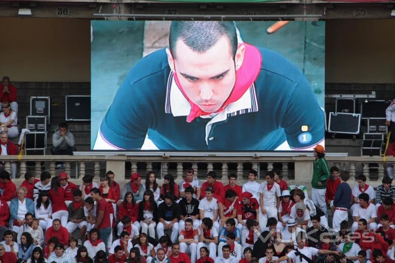 El encierro en la plaza de toros de Pamplona se puede ver por dos pantallas gigantes de led 