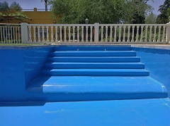 Escaleras fabricadas en poliester para piscinas