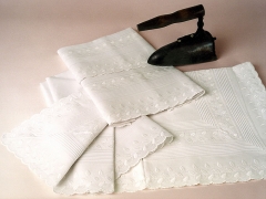Sabana encimera + funda de almohada con puntilla y entredos de algodon 100% de la marca tolra