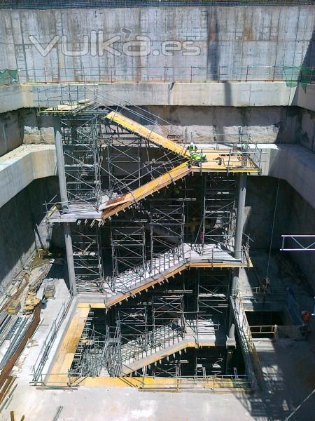 Encofrado para ejecucin de 7 y 8 tramo de escalera en pozo de evacuacin.