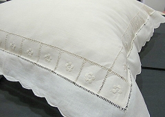 Cojin para cama , de algodon ,bordado y con vainicas