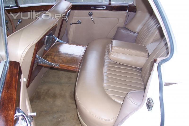 Bentley S1 interior