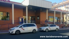 Parada de taxis en la estacion de autobuses de benavente (zamora)