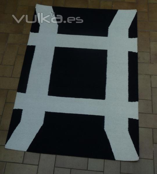 Durrie Lana 100% 120x 180    Blanca y Negra 