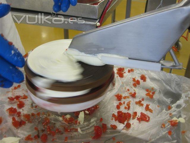 Baadora de tartas, aplicacin de relleno, acabados, decoracin...Cake o Matic.