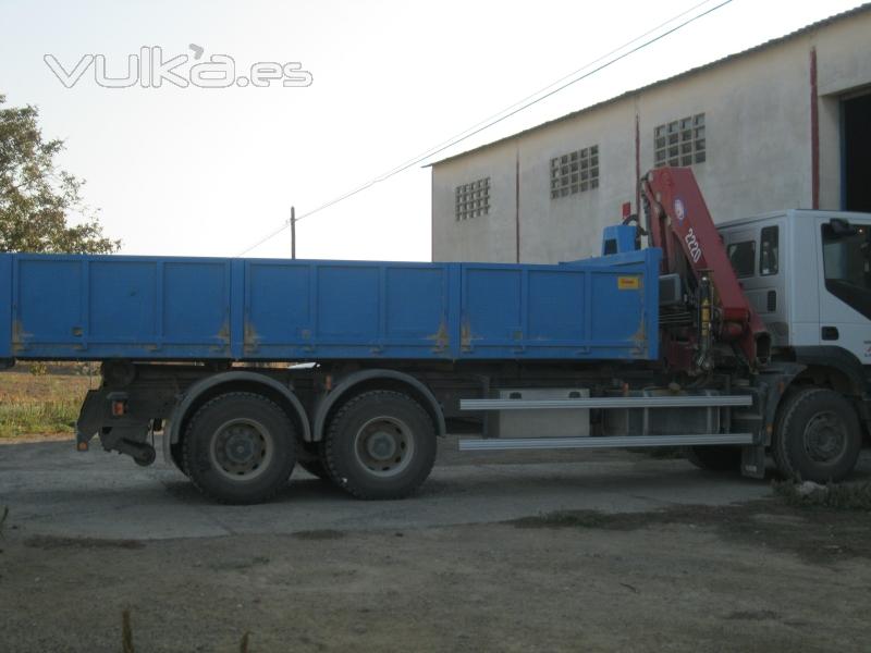 Es el camion grua oficial de empresa para el transporte de la herramientas y la maquinarias