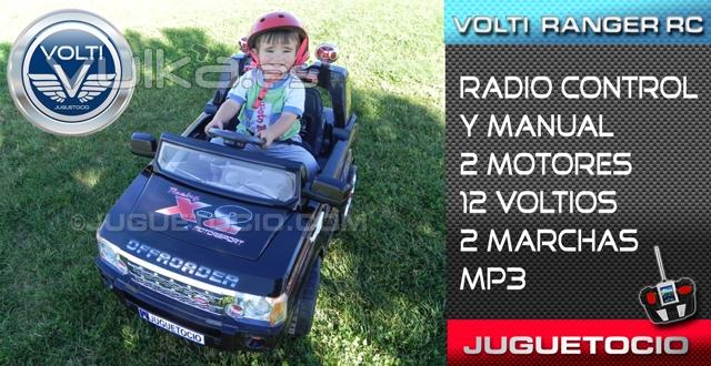 Suba a su hijo a un coche VOLTI teledirigidos infantil y controle su paseo con el mando radio contro