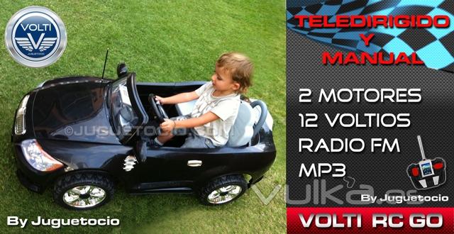 Suba a su hijo a un coche VOLTI teledirigidos infantil y controle su paseo con el mando radio contro