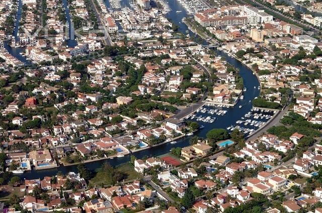 Empuriabrava: primera obra de alcantarillado por vacío en España