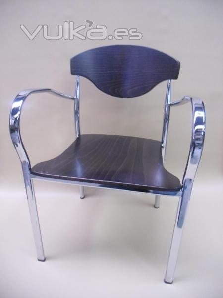 SILLN MOD. SN-1601. Asiento y respaldo madera. Cromado.