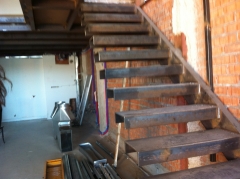 Escalera metalica acceso entreplanta loft de alcobendas