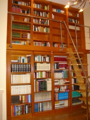 Libreria dos alturas y escalera