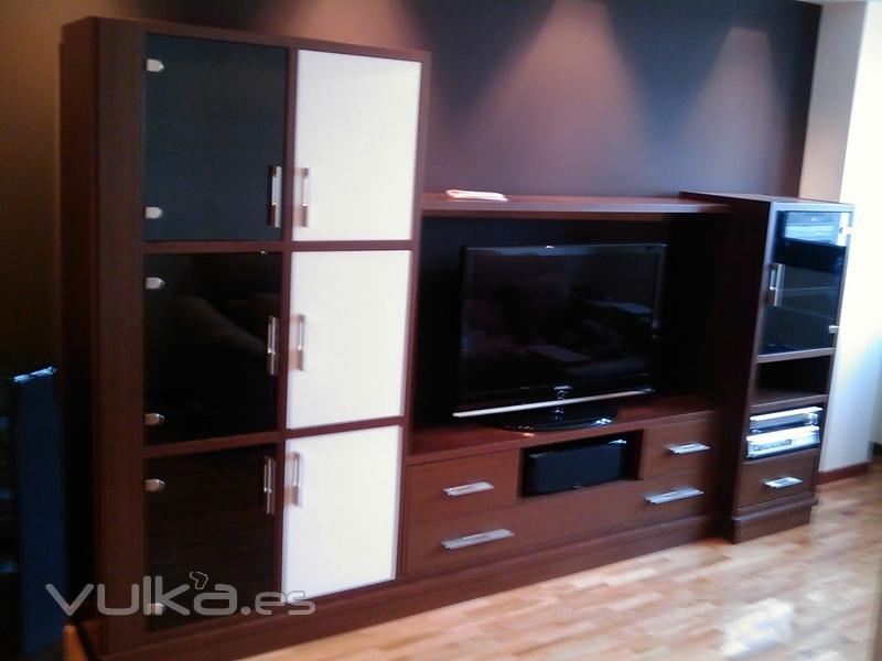 Mueble lacado y vengue