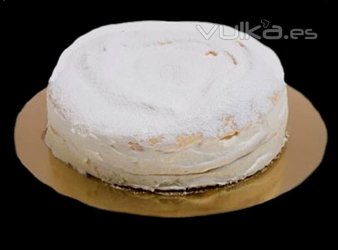 Tarta Nevada: Merengue horneado, nata y crema de castaas (sin gluten).