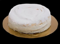 Tarta nevada: merengue horneado, nata y crema de castaas (sin gluten).
