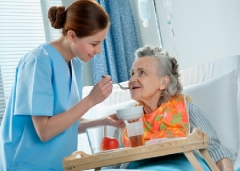 Cuidado de ancianos en hospitales