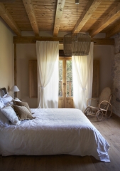 Habitacion con bano privado y balconada
