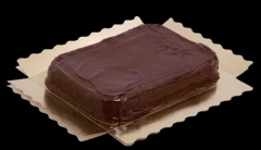 Brownie: bizcocho de chocolate al sesenta por ciento y nueces.