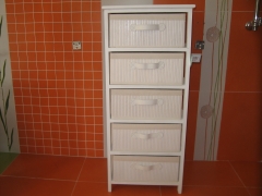 Cajonera en madera y caña con cajones forrados en tela.Comprar en www.macovi.es