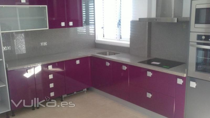 Encimera Silestone Chrome con peto alto (1)