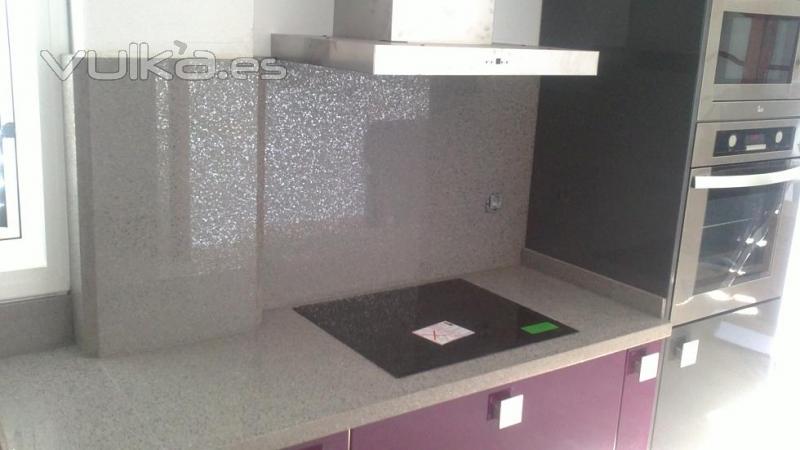 Encimera Silestone Chrome con peto alto (2)