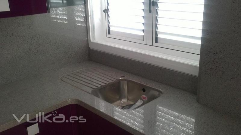 Encimera Silestone Chrome con peto alto (3)