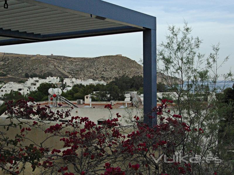 pergola de lamas giratorias integrada