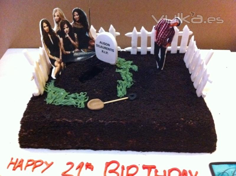 Tarta Personalizada elaborada por The Cake Project de la serie Pretty Little Liars para un cumpleao