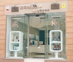 Vitrinas de escaparate para joyeria