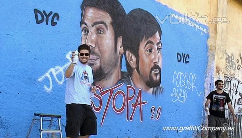 Mural realista del grupo Estopa, que ellos mismos firmaron (Segovia, 2012)