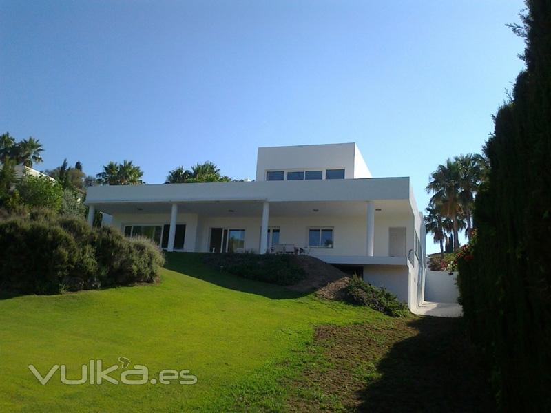 house RT_ SOTOGRANDE-alzado a jardn_ 2008_2011_n+a arquitectos