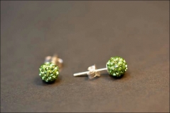 Pendientes verdes pequenos hechos con swarovski elements