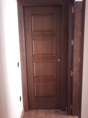 Puerta roble tinte nogal