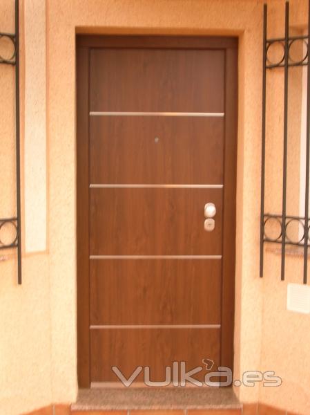 PUERTA ACORAZADA EXTERIOR