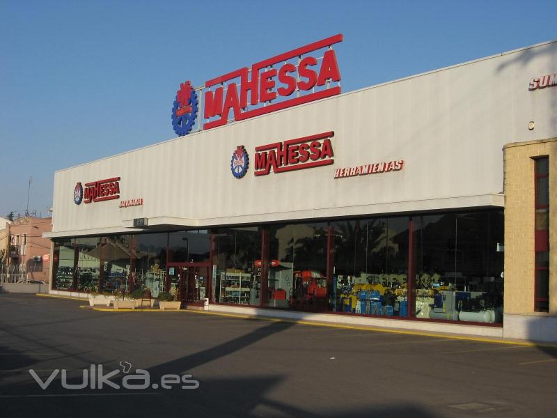 Fachada de tienda y exposicin de Mahessa.