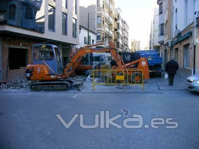 Giratoria de cadenas de goma de 4,5 TM   y Dumper para transporte