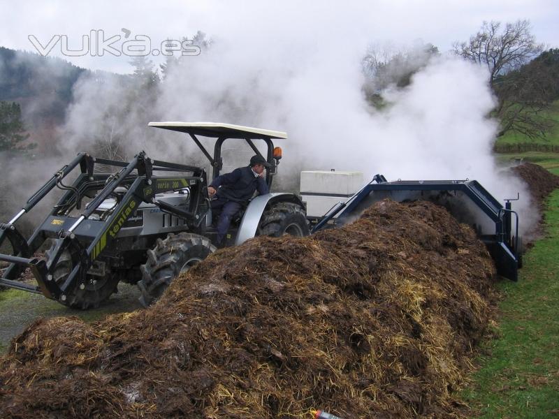 Volteadora de arrastre acoplada a tractor Mod. ST 300