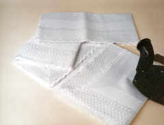 Sabana de puntilla ,de algodon tolra  ,con lorzas ,de dos piezas funda de almohada y encimera