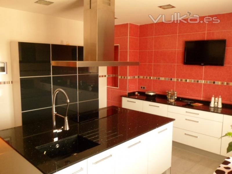 Cocina con encimeras de Silestone de Carpinteria Moratino en Toledo