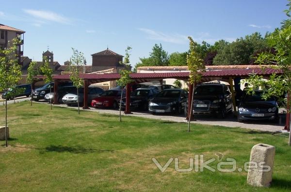 Marquesina aparcamiento cubierta de teja en Segovia